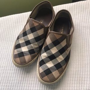Burberry Cndonqingua Slip on size 8 USA 8